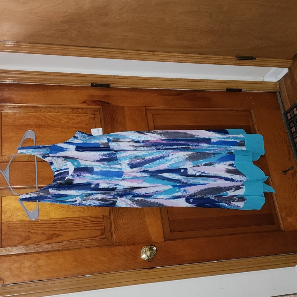 Catherine's sleeveless hamkerchief dress